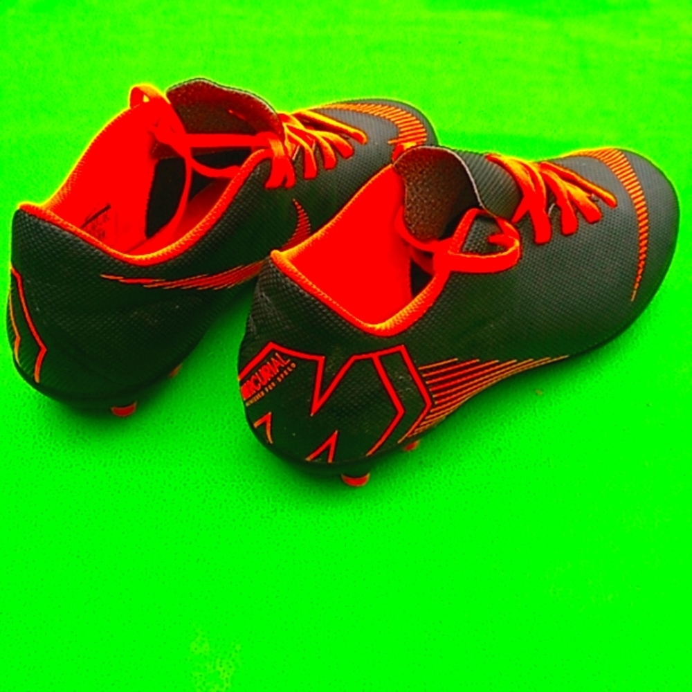 Nike - Picture 4 of 6